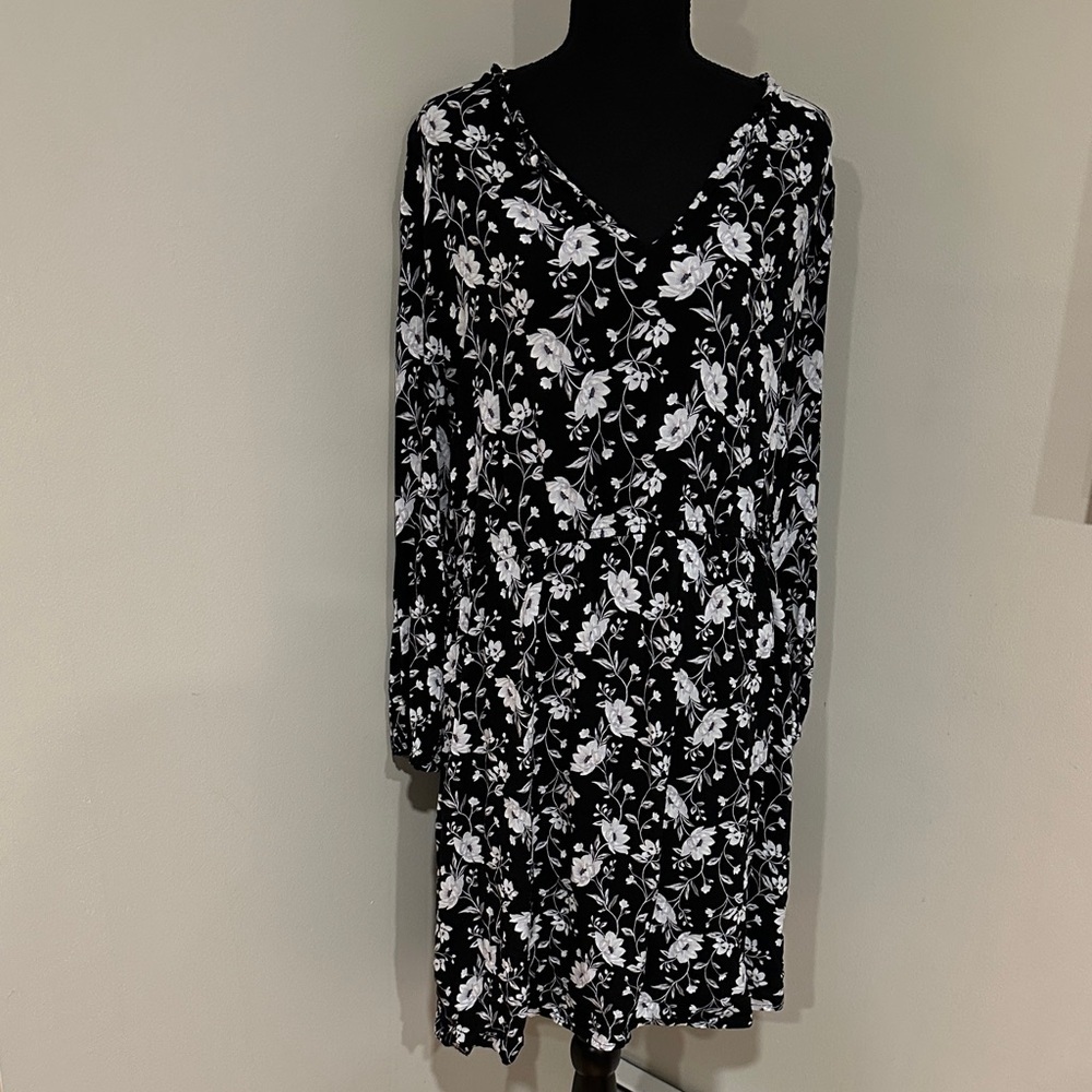*OLD NAVY* Black x White Floral Long Sleeve Dress Size XL